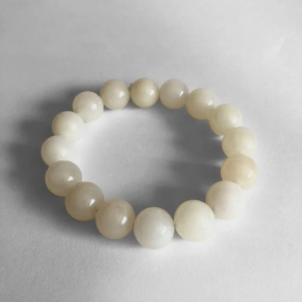 Off white stone round bead elastic bracelet - Picture 2 of 3